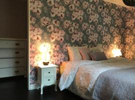 Fagerbacka Torp. Söt stuga nära havet, hotel v destinaci Lysekil