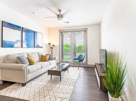 Modern Living King Beds 6 Min to Downtown 2BR, apartment in Austin