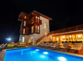 Hotel NORTH STORY - Luxury Chalet - Apartments & rooms, ξενοδοχείο σε Žabljak