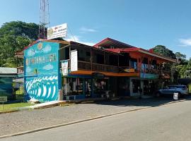 Domi cabin, hotel dengan parking di Dominical