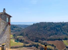 2 Bedroom Cozy Apartment In Grotte Di Castro, viešbutis su vietomis automobiliams mieste Grotte di Castro