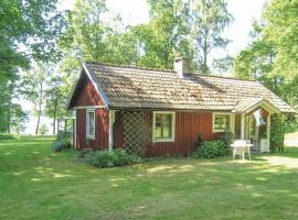 Amazing home in Lagan with 3 Bedrooms โรงแรมที่มีที่จอดรถในKvänarp