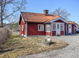Cozy Home In Söderköping With Kitchen, hotel v destinaci Söderköping