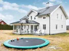 Beautiful Home In Karlstad With Wifi And 4 Bedrooms