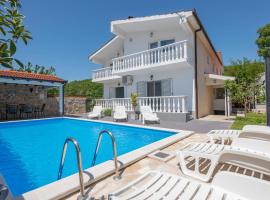 Gorgeous Home In Glavina Donja With Swimming Pool, viešbutis su vietomis automobiliams mieste Donja Glavina