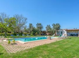 Awesome Home In Montalto Di Castro With Outdoor Swimming Pool, Wifi And 7 Bedrooms, struttura a Montalto di Castro