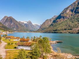 Stunning Home In Fjrland With 3 Bedrooms, hotel in Fjærland