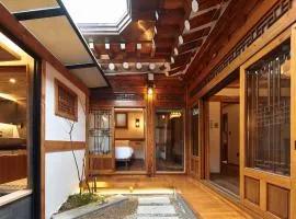 Luxury Hanok Heritage Courtyard