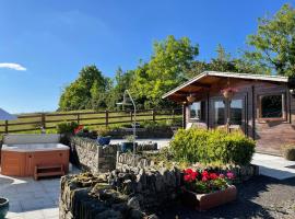 Chalet Free Sauna & Spa SuperKing bed, hotel con parking en Killaloo