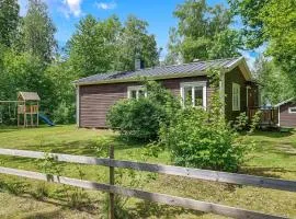 2 Bedroom Beautiful Home In Källby