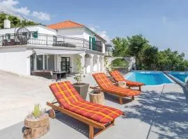 Awesome Home In Brela With 4 Bedrooms, Jacuzzi And Outdoor Swimming Pool