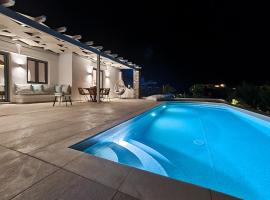 Isalos Villas with private pool, sleeps 4, villa em Naxos Chora