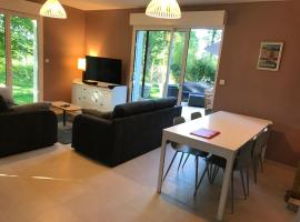 Gite des 2 chênes entre Avenue verte, Lacs, Piscine et Casino, holiday rental in Forges-les-Eaux