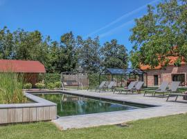 Cozy Home In Diksmuide With Outdoor Swimming Pool, луксозен хотел в Диксмуид