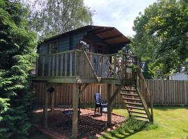 Treehouse op het platteland van Huize Ouwervelden, camping i Centrum