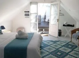 Llamedos Loft with sea view