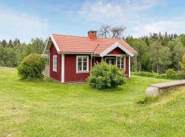 Stunning Home In Tranhult With Kitchen, semesterhus i Tranhult