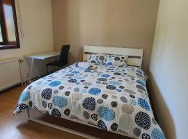 Private Room in Shared House-Close to University and Hospital-3, loma-asunto Uumajassa