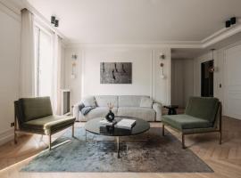 A dazzling 85sqm with balcony and 2BED located right in the center of Paris, apartment in Paris