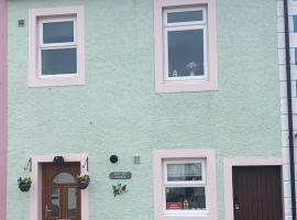 West View Cottage in Seaside Village of Allonby Cumbria, hotell med parkeringsplass i Allonby