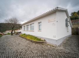 Casas da Escola - "A Escola" - Meãs, hotel in Pampilhosa da Serra