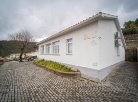 Casa Rural "A Escola" - Meãs, Pampilhosa da Serra, hotel in Pampilhosa da Serra