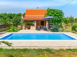 Sunny house, Hotel in Smoković