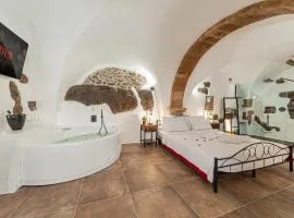 ROMANTIC LOFT WITH JACUZZI IN THE CASTLE