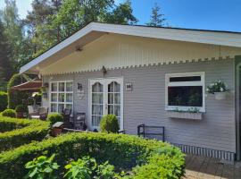 Charme chalet, hótel í Zutendaal