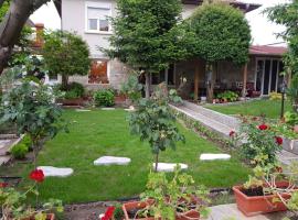 villa Tia Maria, hotel v destinaci Chisarja