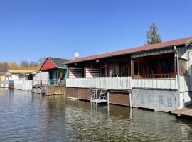 Boathouse in Mirow with covered terrace, hotel with parking in Mirow
