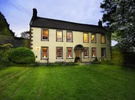 Topside House - Beautiful 7 bedroom house with hottub wifi and parking near Bath Wells Frome