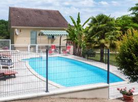 Stunning Home In Sceau-saint-angel With Wifi, hotel v mestu Nontron