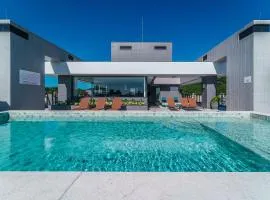 Adra 105 - Excelente apartamento no centro de Bombinhas - Rooftop com piscina e academia - À poucos metros da praia - (Consultar serviços de roupas de cama e banho)