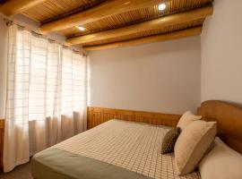 Primrose Cottage, 1 bhk Villa w garden by Roamhome, holiday home in Leh