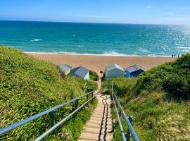 forest beach bashley park, hotel u gradu Sway