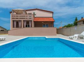 Apartmani Kržak, hotel en Nin
