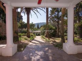 Red House Veli Lošinj, cabaña o casa de campo en Veli Lošinj