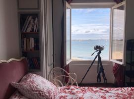 LES PAQUERETTES, hotel v destinaci Larmor-Plage
