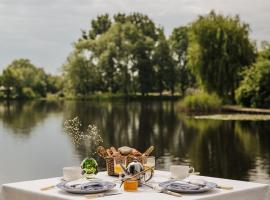 Inn on the Lake, hotel v destinaci Broek in Waterland