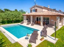 Lovely Home In Medulin With Wifi