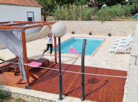 Holiday House DA & DO, hotel en Pakoštane