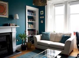 Pass the Keys Gorgeous Traditional City Centre 1-bed Flat, budget hotel in Glasgow