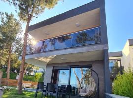 Özel havuz ve deniz manzaralı yeni villa, villa in Kuşadası