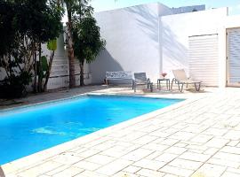 Colonial Villa 32, hotell i Perivolia