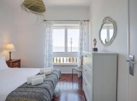 Charming TM Flat by the Ocean with a View, hotel in Cruz Quebrada