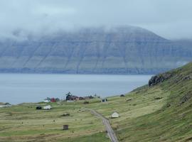 Authentic Faroese House / Unique Location / Nature, holiday home in Hellur