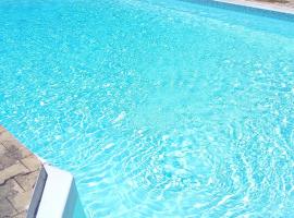 Chez Karine à Lencouacq, ξενοδοχείο σε Lencouacq