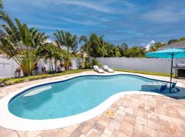 #11 Largo NW Luxurious Spacious House with a Beautiful Heated Pool, Ferienunterkunft in Largo