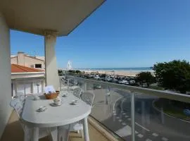 Appartement 3 chambres avec grand balcon et garage proche du casino - FR-1-323-260